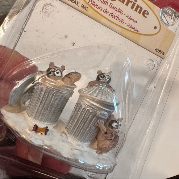 LEMAX 2004 Village Collection Figurine Raccoons Trash Bandits 42878 New - Picture 3 of 5